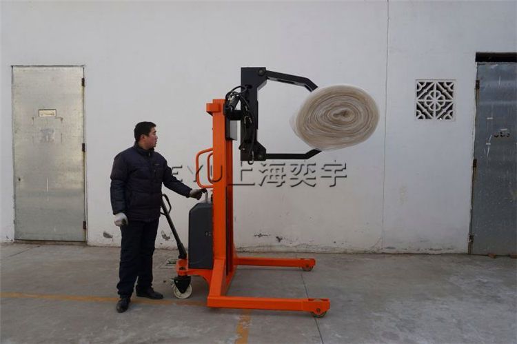 半電動自動夾抱翻轉(zhuǎn)叉車